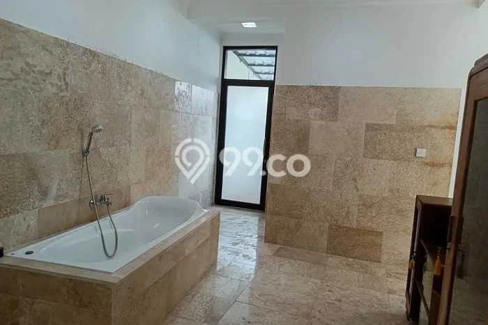 Disewakan! Rumah 4 Kamar Tidur &
4 Kamar Mandi di Sanur, Denpasar Disewakan! Rumah 4 Kamar Tidur &
4 Kamar Mandi di Sanur, Denpasar