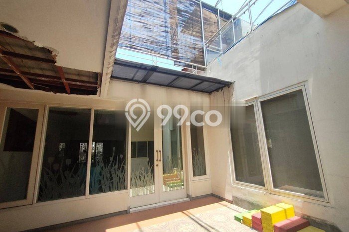 Ready to Use! Premium House LT 556m2 Desain Elegan di Kendangsari Ready to Use! Premium House LT 556m2 Desain Elegan di Kendangsari
