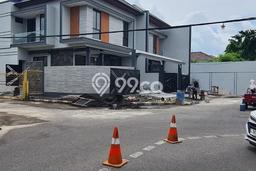 Hunian Mewah LB 220m2 Siap Huni Desain Elegan di Sutorejo, Surabaya Hunian Mewah LB 220m2 Siap Huni Desain Elegan di Sutorejo, Surabaya