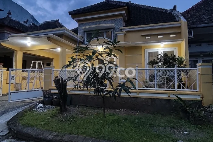 Rumah Disewakan Malang LT 171m2 LB 100m2 Kawasan Permata Jingga Rumah Disewakan Malang LT 171m2 LB 100m2 Kawasan Permata Jingga