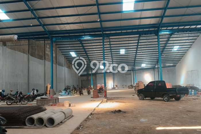Unit Gudang Paling Strategis di Ngaliyan Semarang dengan LB 1693m2 Unit Gudang Paling Strategis di Ngaliyan Semarang dengan LB 1693m2