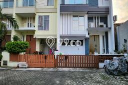 Hunian Mewah LB 120m2 Siap Pakai Desain Elegan di Duri Kepa, Jakarta Barat Hunian Mewah LB 120m2 Siap Pakai Desain Elegan di Duri Kepa, Jakarta Barat