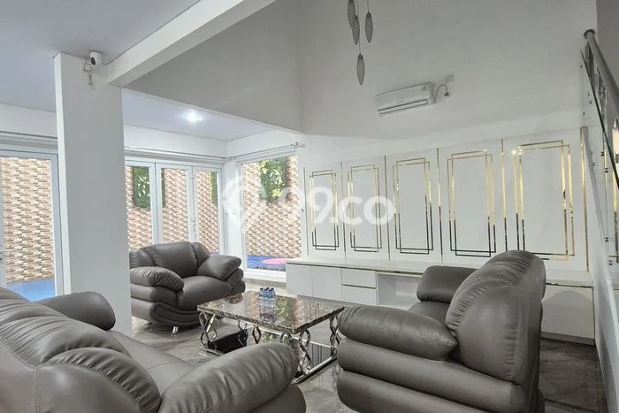 Rumah Luxury Modern Tanpa Renovasi di Cibubur Depok Rumah Luxury Modern Tanpa Renovasi di Cibubur Depok