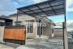 Disewakan! Rumah 3 Kamar Tidur &
1 Kamar Mandi di Banjaranyar, Tabanan Disewakan! Rumah 3 Kamar Tidur &
1 Kamar Mandi di Banjaranyar, Tabanan