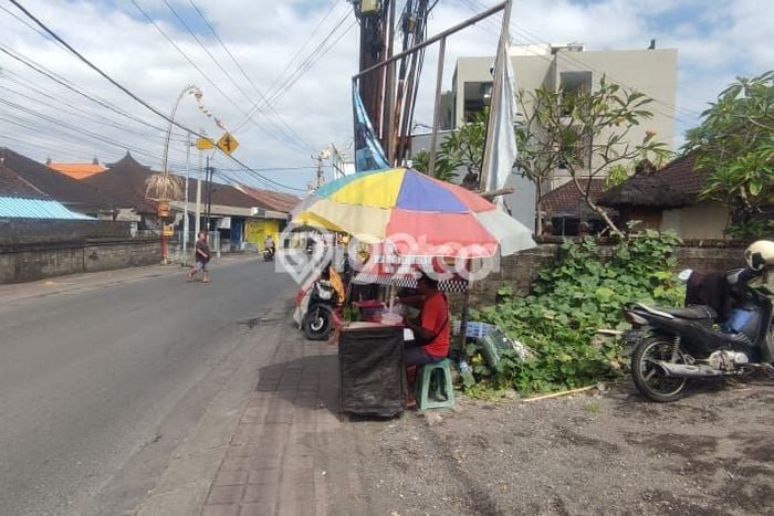 FOR RENT! Ruko di Kerobokan Cocok untuk Bisnis 58m2 FOR RENT! Ruko di Kerobokan Cocok untuk Bisnis 58m2
