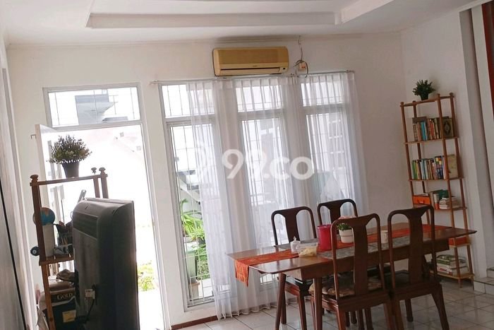 Rumah Modern 4 KT di Cibubur Jakarta Timur Semi Furnished Rumah Modern 4 KT di Cibubur Jakarta Timur Semi Furnished