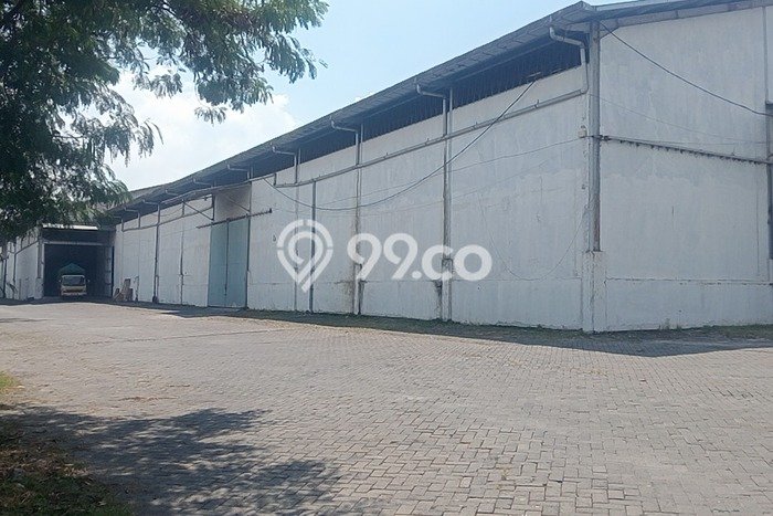 Unit Gudang disewakan di Asemrowo Surabaya dengan LT 1638m2 / LB 1746m2 Unit Gudang disewakan di Asemrowo Surabaya dengan LT 1638m2 / LB 1746m2