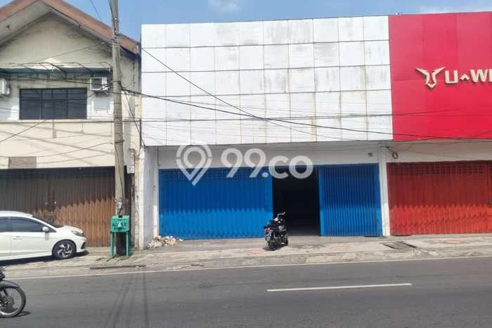 Ruko disewakan di Simokerto Surabaya dengan luas bangunan 300m2 Ruko disewakan di Simokerto Surabaya dengan luas bangunan 300m2