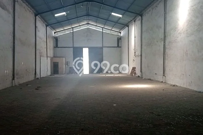 AREA PREMIUM! Gudang For Rent Kawasan Benowo, Luas 300m2m², Jalan Strategis AREA PREMIUM! Gudang For Rent Kawasan Benowo, Luas 300m2m², Jalan Strategis