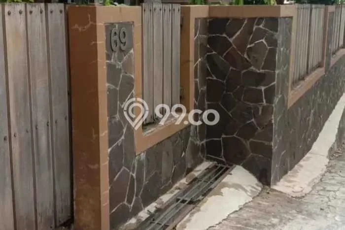 Siap Huni Rumah Mewah 5 Kamar di Pasar Rebo Dekat ke Mana Pun Siap Huni Rumah Mewah 5 Kamar di Pasar Rebo Dekat ke Mana Pun