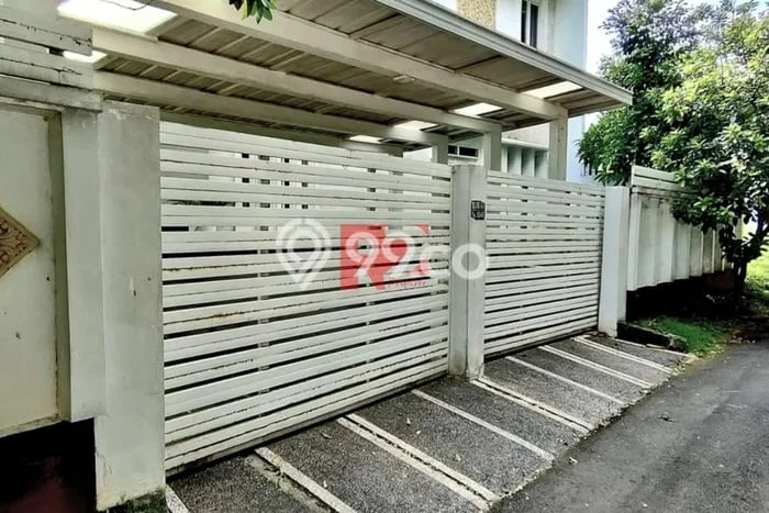 Rumah Mewah LB 220m2 Siap Huni Desain Elegan di Citra Grand, Jakarta Timur Rumah Mewah LB 220m2 Siap Huni Desain Elegan di Citra Grand, Jakarta Timur