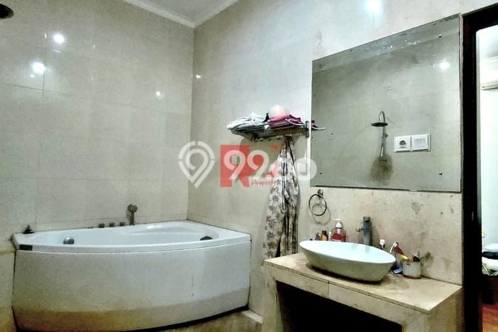 Rumah Mewah LB 220m2 Siap Huni Desain Elegan di Citra Grand, Jakarta Timur Rumah Mewah LB 220m2 Siap Huni Desain Elegan di Citra Grand, Jakarta Timur