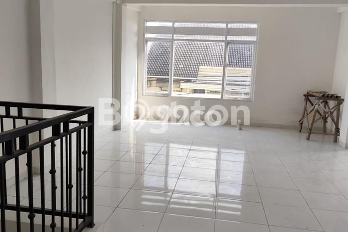 AREA BERKEMBANG! Ruko For Rent di Pasar Kliwon, Luas 200m², Ready Bisnis AREA BERKEMBANG! Ruko For Rent di Pasar Kliwon, Luas 200m², Ready Bisnis