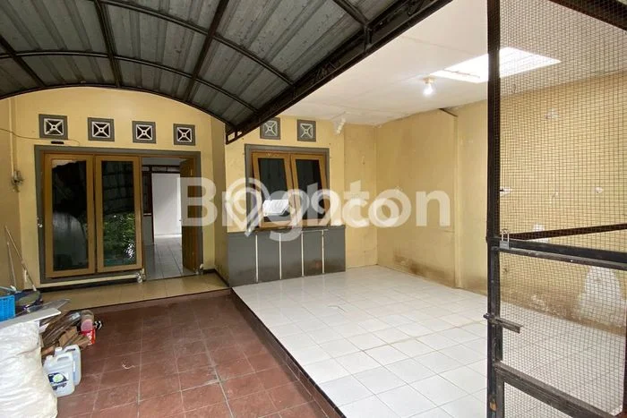 Lokasi terbaik! Rumah siap pakai dikontrakkan di Solo Baru LB 87m2 Lokasi terbaik! Rumah siap pakai dikontrakkan di Solo Baru LB 87m2