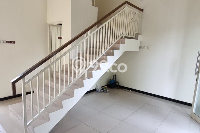FOR RENT! Ruko di Ketintang Cocok untuk Bisnis 50m2 FOR RENT! Ruko di Ketintang Cocok untuk Bisnis 50m2