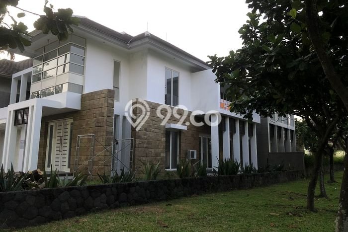 Jual Rumah Mewah Megah Dengan View Cantik di Citraland, Surabaya Jual Rumah Mewah Megah Dengan View Cantik di Citraland, Surabaya
