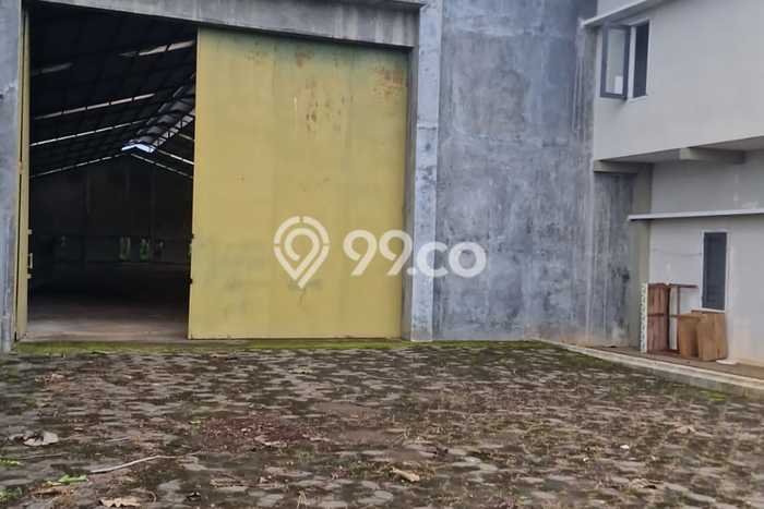 Area Ramai! Gudang Dijual di Mojogedang untuk Bisnis Luas Bangunan 2500m2 Area Ramai! Gudang Dijual di Mojogedang untuk Bisnis Luas Bangunan 2500m2