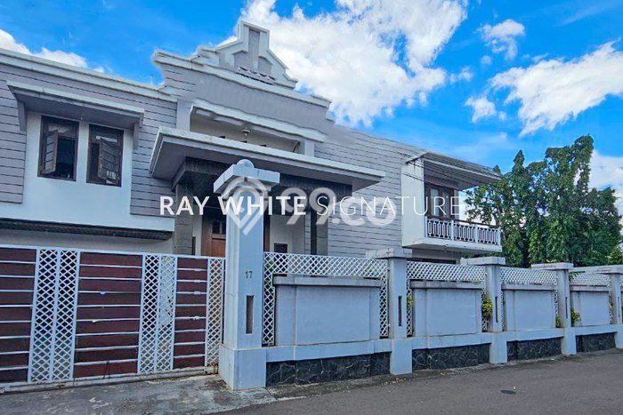Dijual Rumah Luas Elegan Dengan View Eksklusif di Bintaro, Tangerang Selatan Dijual Rumah Luas Elegan Dengan View Eksklusif di Bintaro, Tangerang Selatan