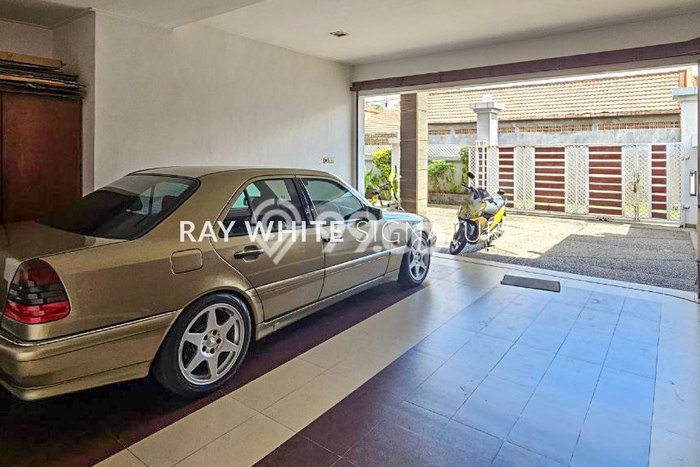 Dijual Rumah Luas Elegan Dengan View Eksklusif di Bintaro, Tangerang Selatan Dijual Rumah Luas Elegan Dengan View Eksklusif di Bintaro, Tangerang Selatan