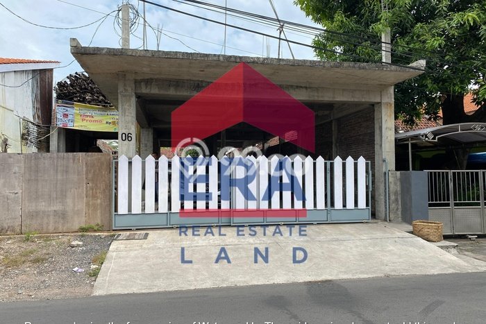 Rumah Lokasi Strategis area Bangil, Pasuruan, Luas 320m2m² LB 126m2m² Rumah Lokasi Strategis area Bangil, Pasuruan, Luas 320m2m² LB 126m2m²