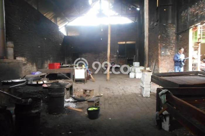 LOKASI STRATEGIS! Gudang di Batu, Luas 636m2m², Pusat Bisnis, Jalan Utama LOKASI STRATEGIS! Gudang di Batu, Luas 636m2m², Pusat Bisnis, Jalan Utama