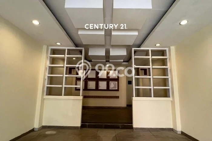 Ruko untuk disewa di Ciledug punya LT 75m2 & LB 300m2 harga sewa kompetitif Ruko untuk disewa di Ciledug punya LT 75m2 & LB 300m2 harga sewa kompetitif