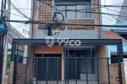 Siap Huni Rumah Mewah 5 Kamar di Tebet Dekat ke Mana Saja Siap Huni Rumah Mewah 5 Kamar di Tebet Dekat ke Mana Saja