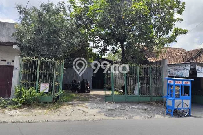 LOKASI STRATEGIS! Gudang Kawasan Banguntapan, Luas 800m2m², Akses Utama LOKASI STRATEGIS! Gudang Kawasan Banguntapan, Luas 800m2m², Akses Utama
