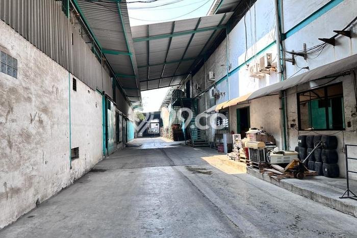 INVESTASI POTENSIAL! Gudang Kawasan Kamal, Luas 6500m², Potensi Keramaian Tinggi INVESTASI POTENSIAL! Gudang Kawasan Kamal, Luas 6500m², Potensi Keramaian Tinggi