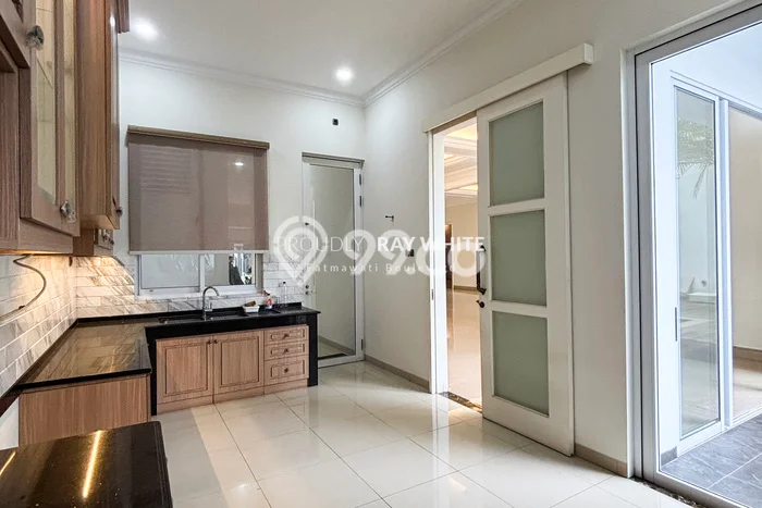 Rumah Elit Modern Siap Huni di Pondok Indah Jakarta Selatan Rumah Elit Modern Siap Huni di Pondok Indah Jakarta Selatan