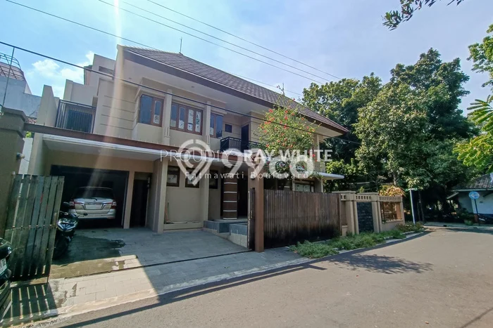 Ready to Use! Luxury House LT 300m2 Desain Modern di Pondok Indah Ready to Use! Luxury House LT 300m2 Desain Modern di Pondok Indah