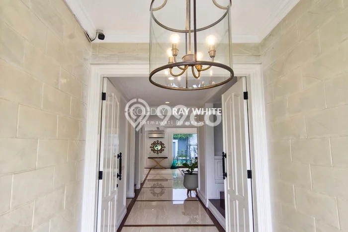 Rumah Kontrakan Jakarta Selatan LT 422m2 LB 650m2 Kawasan Pondok Indah Rumah Kontrakan Jakarta Selatan LT 422m2 LB 650m2 Kawasan Pondok Indah