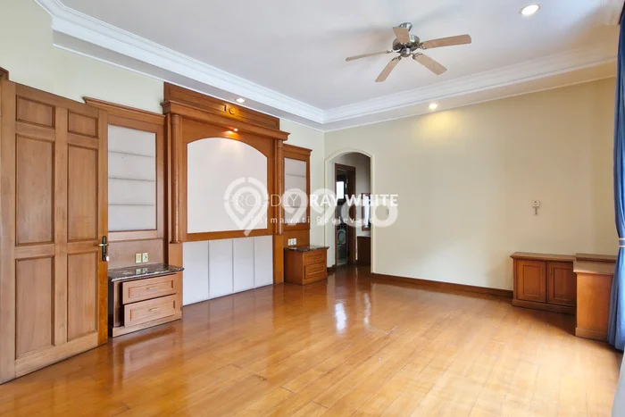 Disewakan Rumah Strategis LT 560m2 / LB 600m2 di Pondok Indah, Jakarta Selatan Disewakan Rumah Strategis LT 560m2 / LB 600m2 di Pondok Indah, Jakarta Selatan
