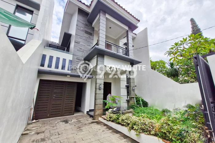 Rumah area , Akses ke Stasiun, 5 KM, Luas 225m2m² LB 330m2m² Rumah area , Akses ke Stasiun, 5 KM, Luas 225m2m² LB 330m2m²