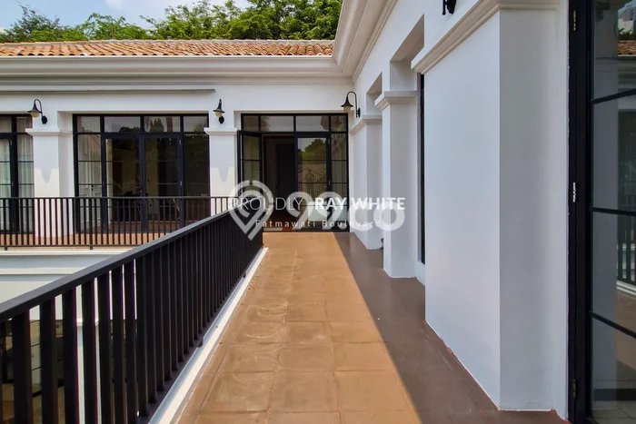 Sewa Rumah Bagus di Kebayoran Baru Harga Rp 1,25 Miliar/ Tahun Sewa Rumah Bagus di Kebayoran Baru Harga Rp 1,25 Miliar/ Tahun