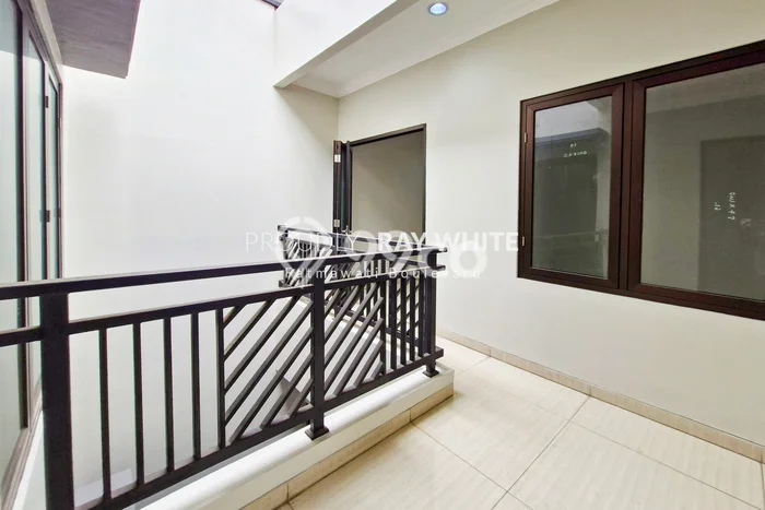 Rumah area , Akses ke Stasiun, 5 KM, Luas 225m2m² LB 330m2m² Rumah area , Akses ke Stasiun, 5 KM, Luas 225m2m² LB 330m2m²