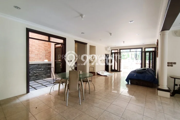 Ready to Use! Luxury House LT 300m2 Desain Modern di Pondok Indah Ready to Use! Luxury House LT 300m2 Desain Modern di Pondok Indah