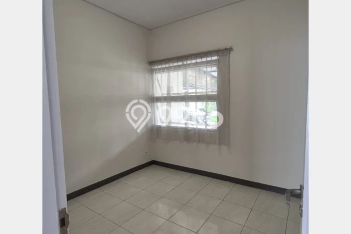 Disewakan! Rumah 3 Kamar Tidur &
2 Kamar Mandi di Kota Baru Parahyangan, Bandung Disewakan! Rumah 3 Kamar Tidur &
2 Kamar Mandi di Kota Baru Parahyangan, Bandung