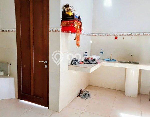 SPECIAL OFFER! Rumah area , 4 KT, Area Strategis, Luas 100m2m² Bangunan 150m2m² SPECIAL OFFER! Rumah area , 4 KT, Area Strategis, Luas 100m2m² Bangunan 150m2m²