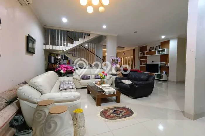 Hunian Mewah LB 400m2 Siap Huni Desain Elegan di Bintaro, Tangerang Selatan Hunian Mewah LB 400m2 Siap Huni Desain Elegan di Bintaro, Tangerang Selatan