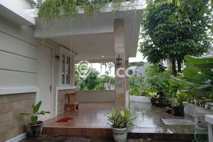 Rumah Mewah Siap Huni LT 218m2 di Wiyung, Surabaya Rumah Mewah Siap Huni LT 218m2 di Wiyung, Surabaya