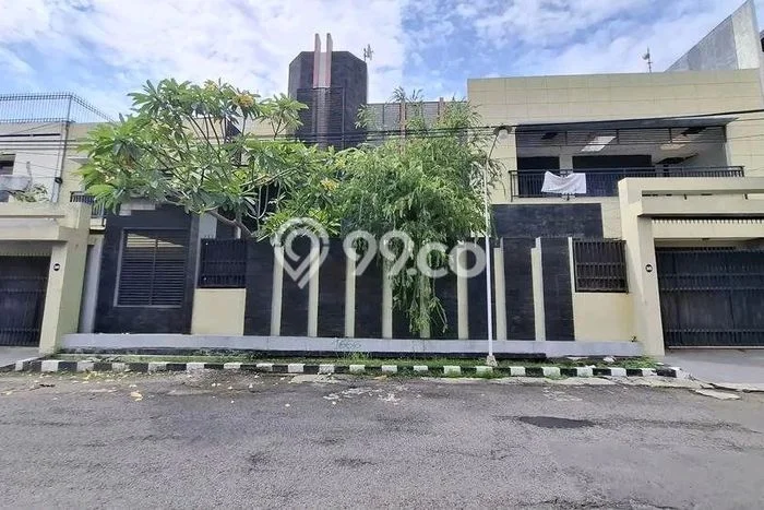 Ready to Use! Premium House LT 463m2 Desain Modern di Manyar Ready to Use! Premium House LT 463m2 Desain Modern di Manyar
