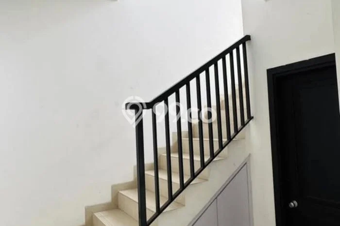 Hunian Mewah LB 140m2 Siap Pakai Desain Elegan di Raya A Yani, Surabaya Hunian Mewah LB 140m2 Siap Pakai Desain Elegan di Raya A Yani, Surabaya