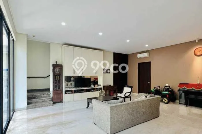 Rumah Elit LB 500m2 Siap Pakai Desain Elegan di Dukuh Kupang, Surabaya Rumah Elit LB 500m2 Siap Pakai Desain Elegan di Dukuh Kupang, Surabaya