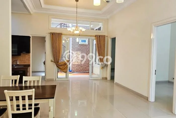 Rumah Luxury Modern Siap Huni di Raya A Yani Surabaya Rumah Luxury Modern Siap Huni di Raya A Yani Surabaya