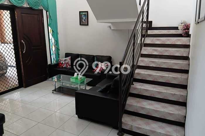 Rumah Luas Asri 5 KT Siap Pakai di Babatan Surabaya Rumah Luas Asri 5 KT Siap Pakai di Babatan Surabaya