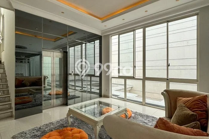 For Sale! Luxury House LT 330m2 Desain Modern di Pakuwon Indah For Sale! Luxury House LT 330m2 Desain Modern di Pakuwon Indah