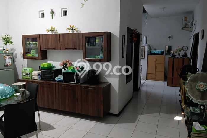Rumah Luas Asri 5 KT Siap Pakai di Babatan Surabaya Rumah Luas Asri 5 KT Siap Pakai di Babatan Surabaya
