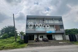 Area Ramai! Ruko Dijual di Wiyung untuk Bisnis Luas Bangunan 250m2 Area Ramai! Ruko Dijual di Wiyung untuk Bisnis Luas Bangunan 250m2