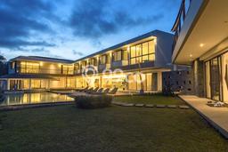 Peluang Langka! Vila Kawasan , Dimensi 1650m2m², Kawasan Berkembang dengan potensi meningkat Peluang Langka! Vila Kawasan , Dimensi 1650m2m², Kawasan Berkembang dengan potensi meningkat